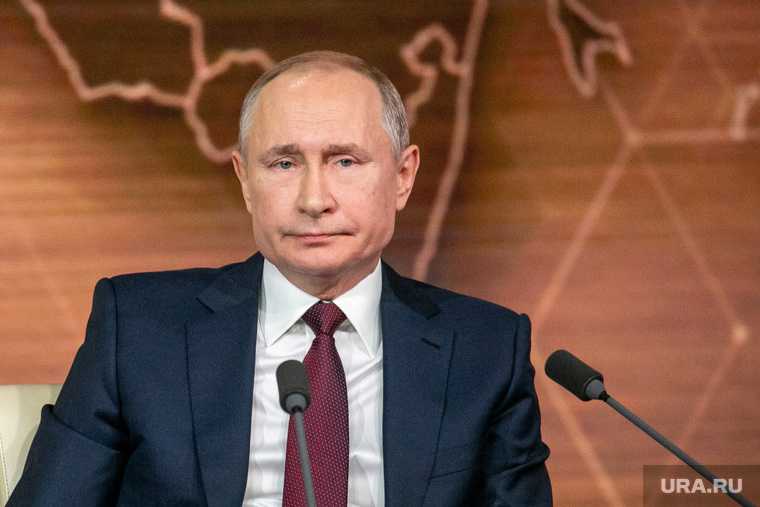 Путин отругал власти за аварию в Норильске