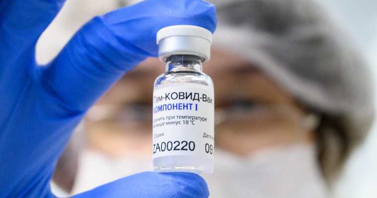 Российскую вакцину Спутник V признали научным прорывом года