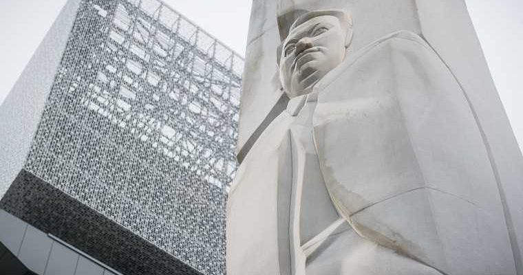 Ларек ельцин центр прилепин за правду