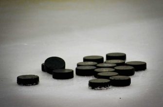 Челябинск хоккей спорт Трактор хоккеист шайба смерть