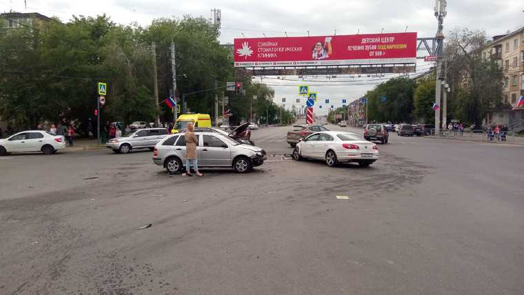 В Челябинске столкнулись пять машин. Фото